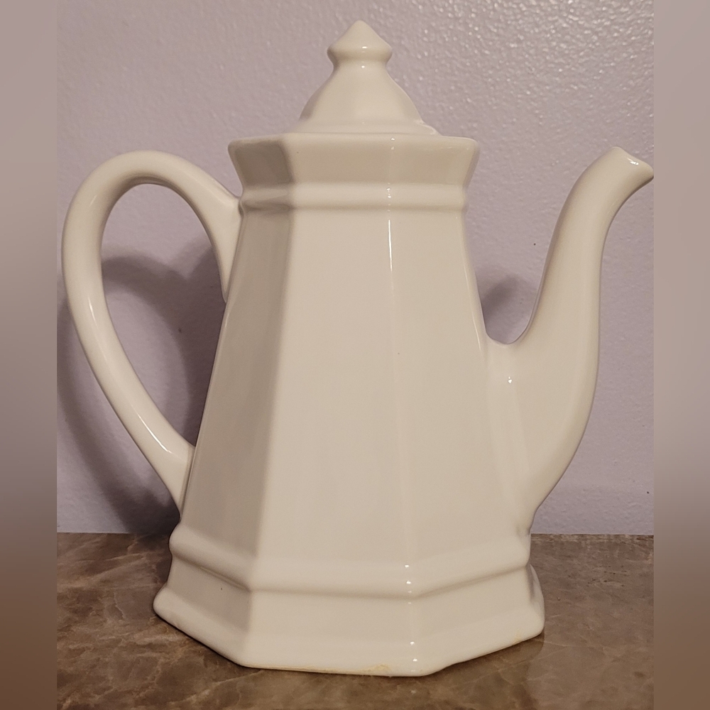Pfaltzgraff "Heritage" White Coffee/ Teapot - Picture 11 of 15